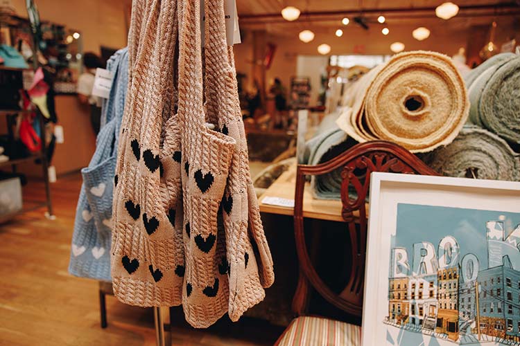 housing-works-thrift-fabric-totes