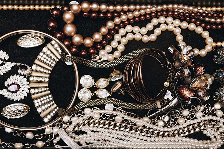 housing-works-thrift-jewelry